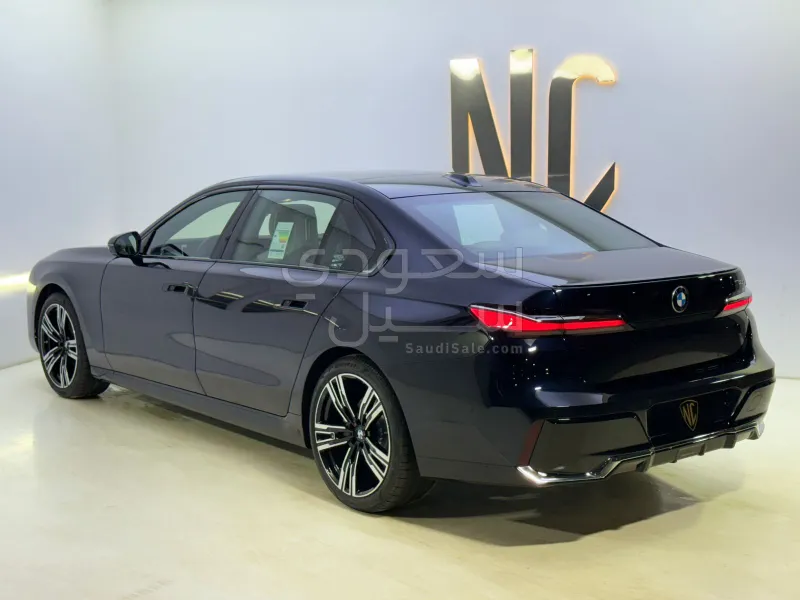 2026 بي ام دبليو الفئة السابعة 735أي
