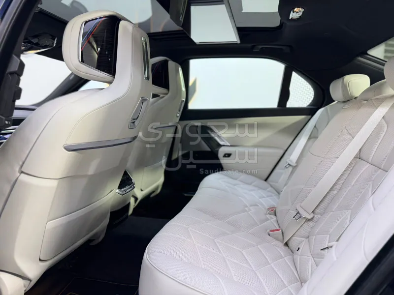 2026 بي ام دبليو الفئة السابعة 735أي