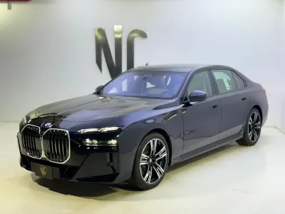 2026 بي ام دبليو الفئة السابعة 735أي