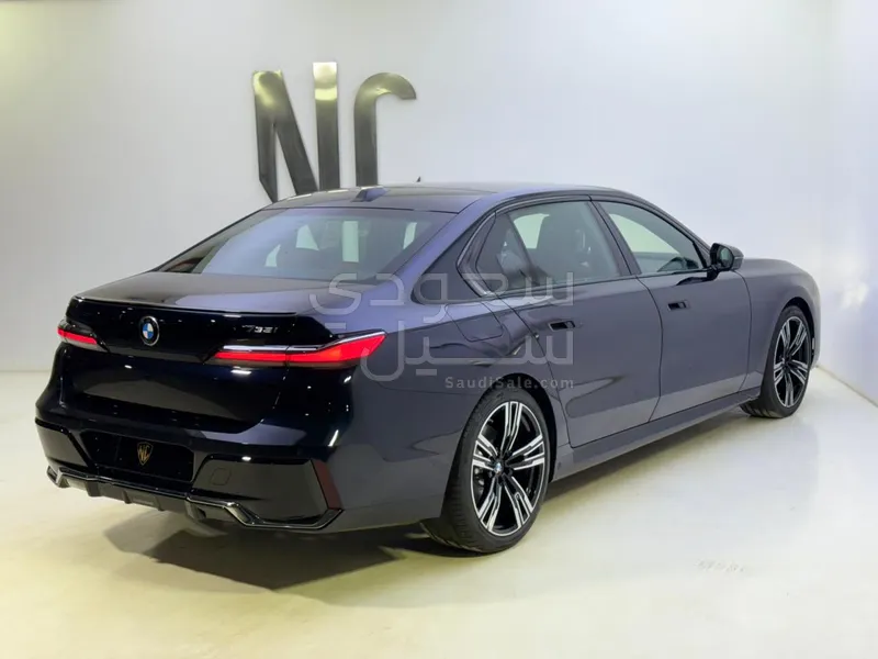 2026 بي ام دبليو الفئة السابعة 735أي