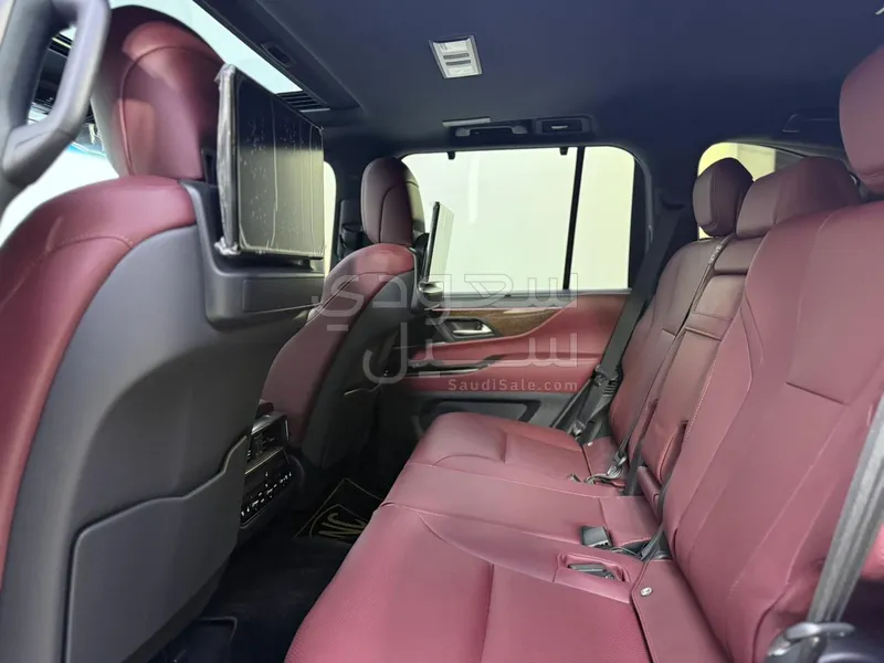 2025 لكزس إل إكس 600