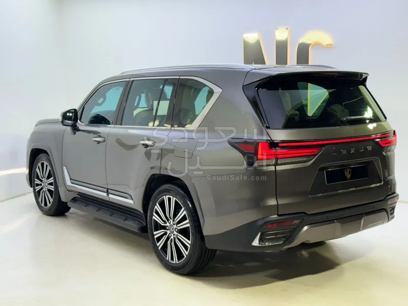 2024 لكزس إل إكس 600