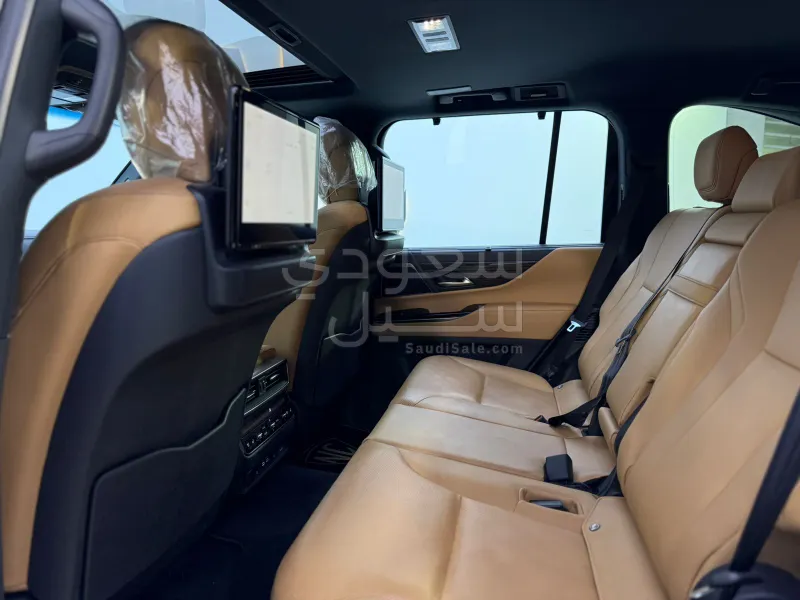 2024 لكزس إل إكس 600