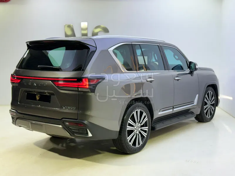 2024 لكزس إل إكس 600