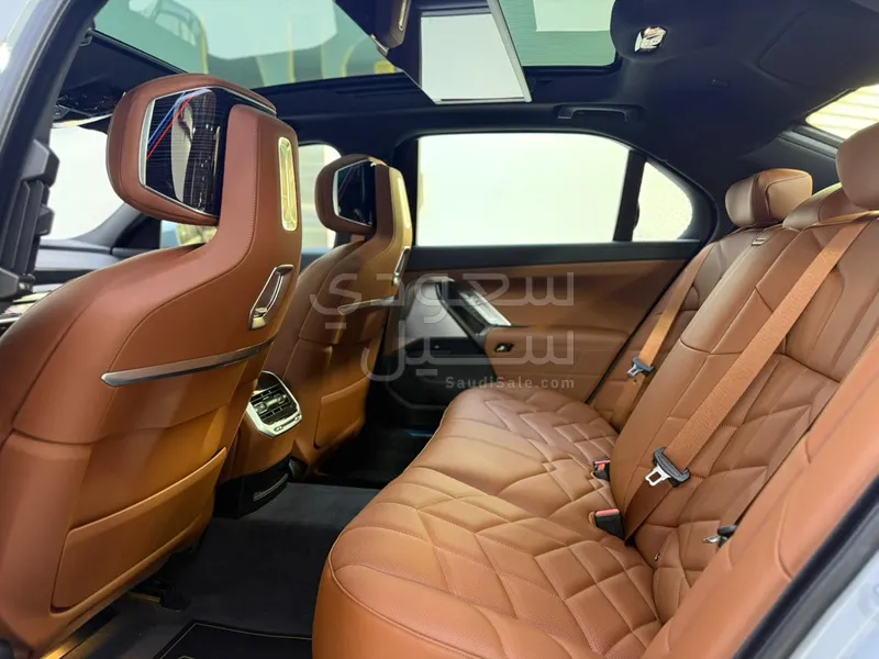 2026 بي ام دبليو الفئة السابعة 735أي