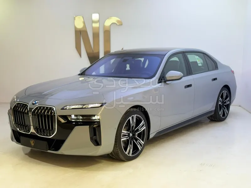 2026 بي ام دبليو الفئة السابعة 735أي