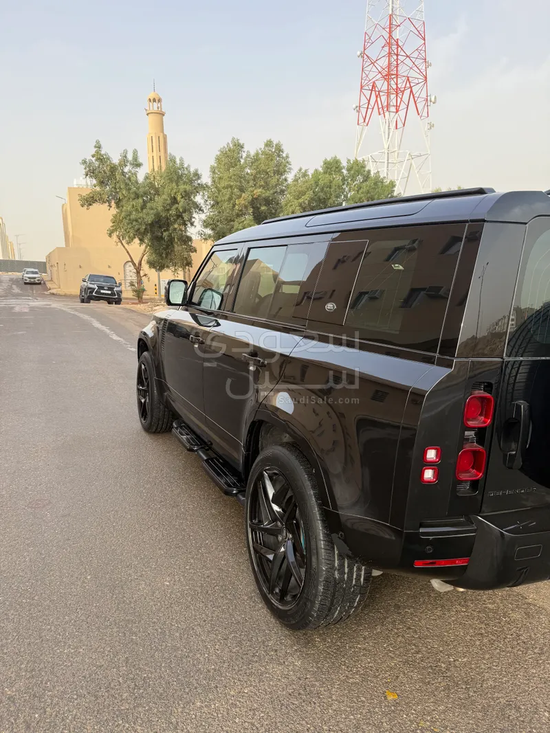 2022 لاند روفر ديفيندر 110