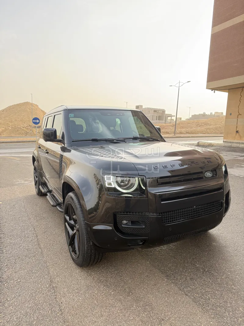 2022 لاند روفر ديفيندر 110