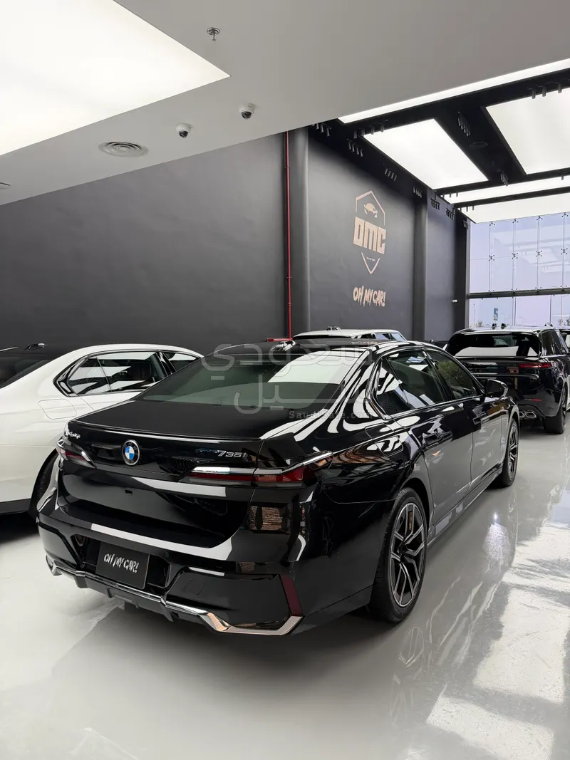 2025 بي ام دبليو الفئة السابعة 735أي