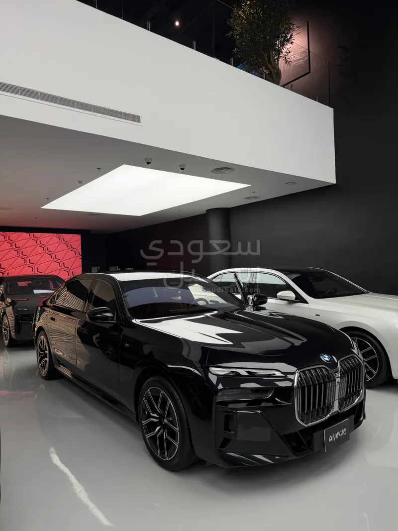 2025 بي ام دبليو الفئة السابعة 735أي