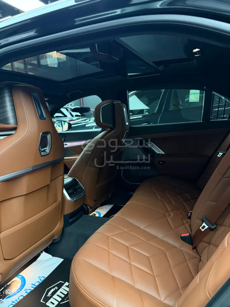 2025 بي ام دبليو الفئة السابعة 735أي