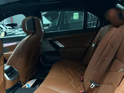 2025 بي ام دبليو الفئة السابعة 735أي