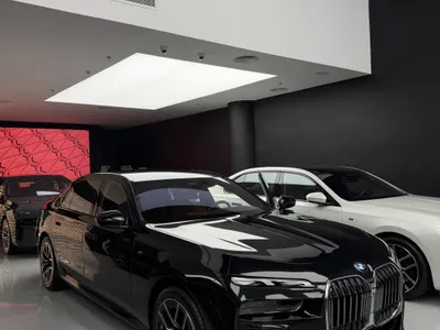 2025 بي ام دبليو الفئة السابعة 735أي