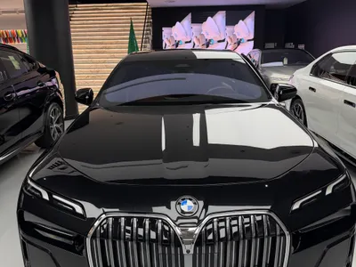 2025 بي ام دبليو الفئة السابعة 735أي