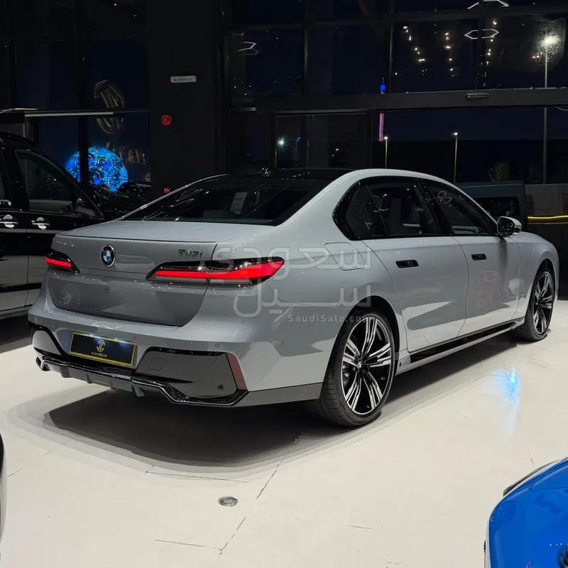 2026 بي ام دبليو الفئة السابعة 735أي
