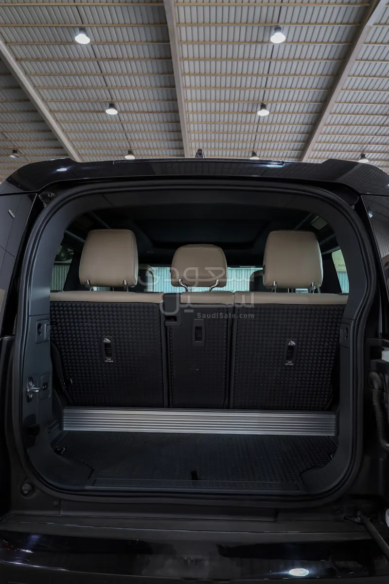 2022 لاند روفر ديفيندر اتش اس اي