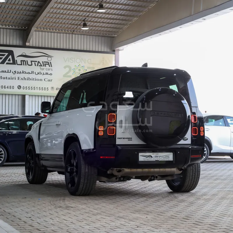 2022 لاند روفر ديفيندر اتش اس اي