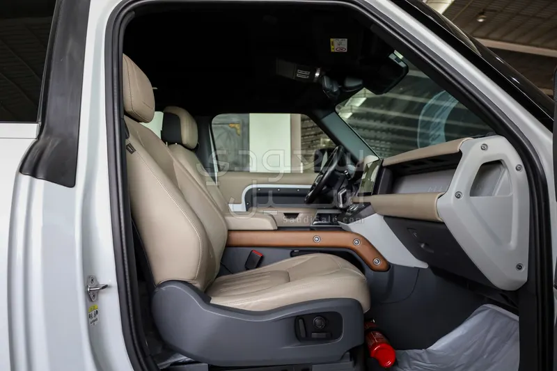 2022 لاند روفر ديفيندر اتش اس اي