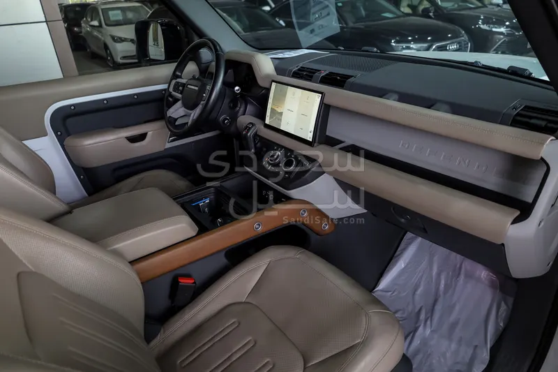 2022 لاند روفر ديفيندر اتش اس اي