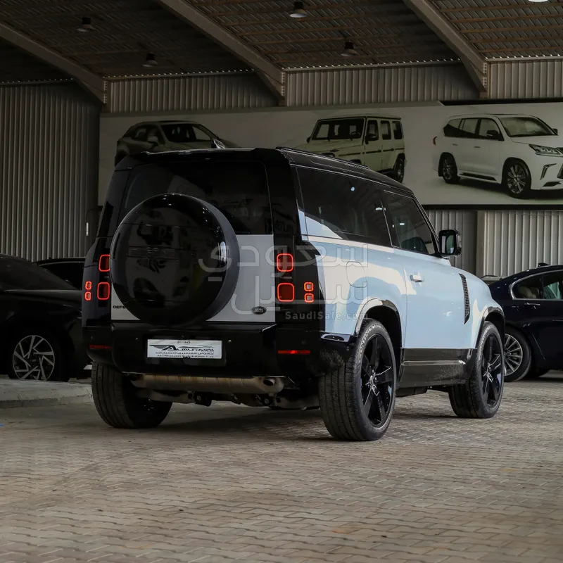 2022 لاند روفر ديفيندر اتش اس اي