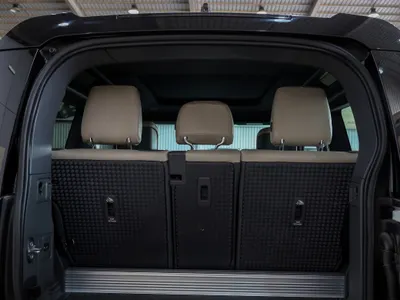 2022 لاند روفر ديفيندر اتش اس اي