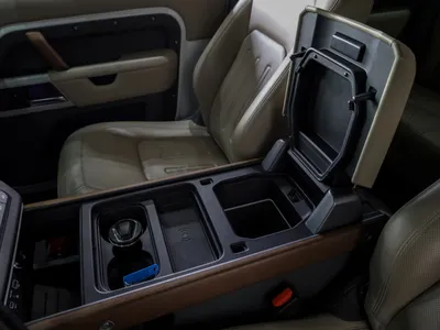 2022 لاند روفر ديفيندر اتش اس اي