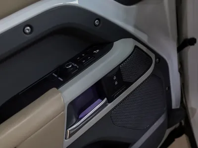 2022 لاند روفر ديفيندر اتش اس اي