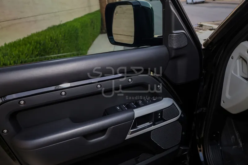 2020 لاند روفر ديفيندر اتش اس اي