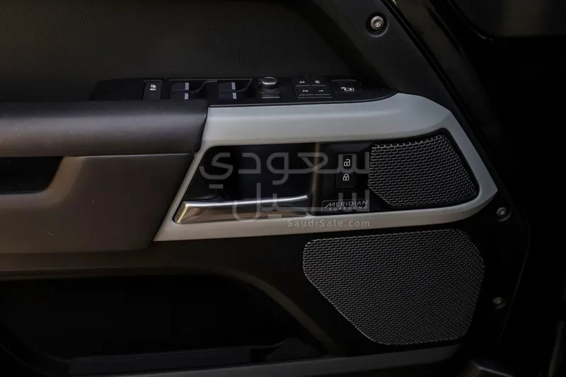 2020 لاند روفر ديفيندر اتش اس اي