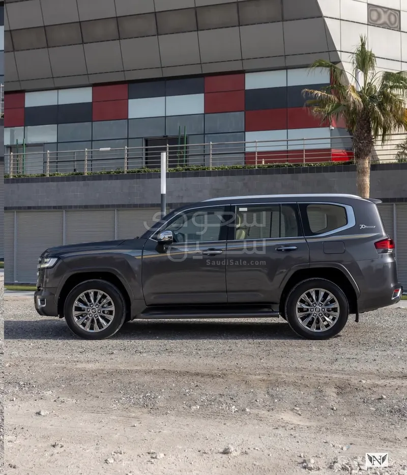 2022 تويوتا لاند كروزر في اكس