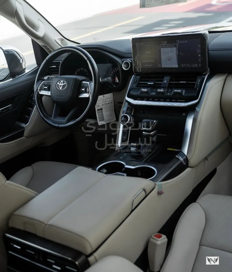 2022 تويوتا لاند كروزر في اكس