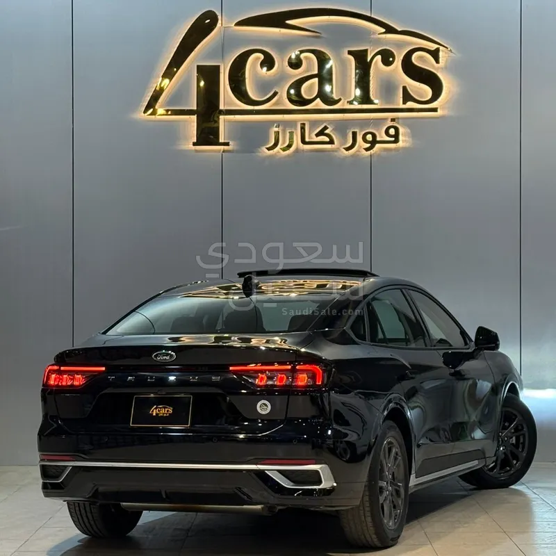 2025 فورد توروس ترند