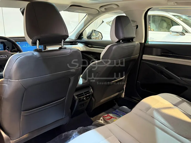 2025 فورد توروس ترند