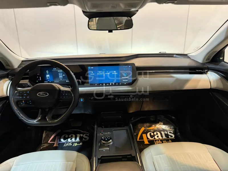 2025 فورد توروس ترند