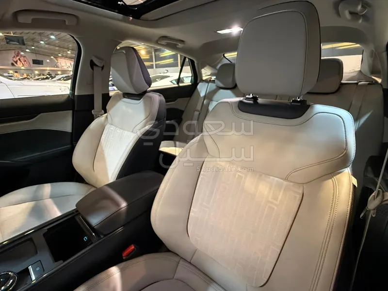 2025 فورد توروس ترند