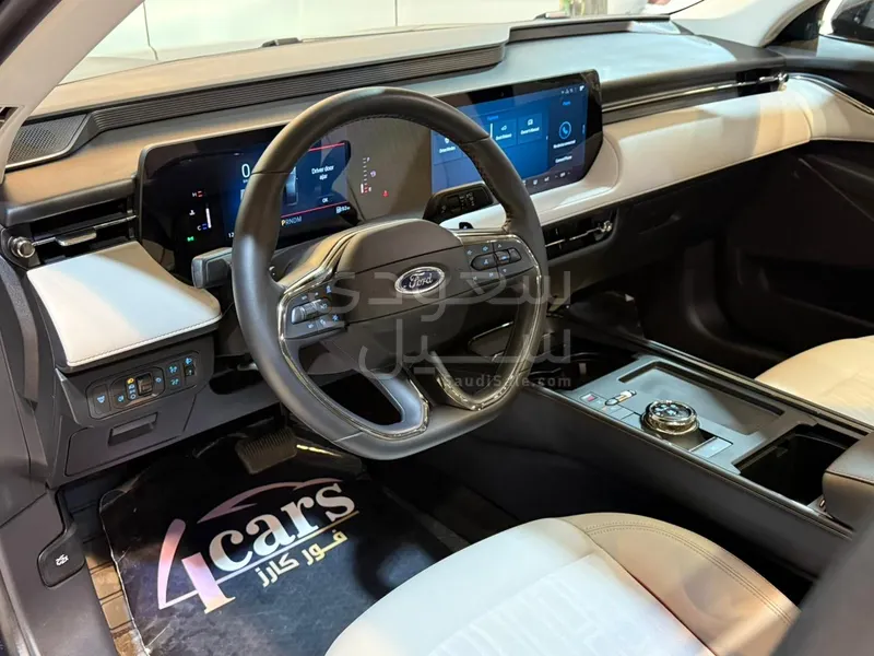 2025 فورد توروس ترند