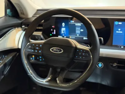 2025 فورد توروس ترند