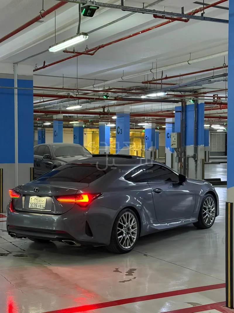 2019 لكزس أر سي 350