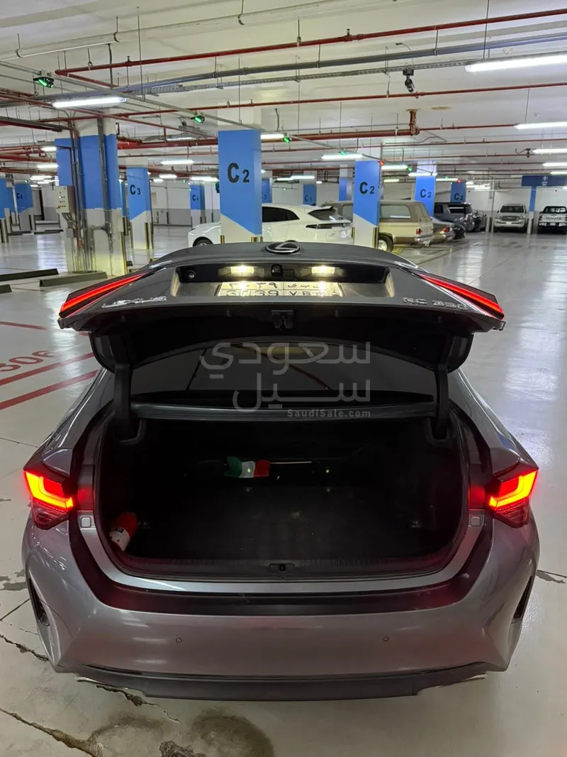 2019 لكزس أر سي 350