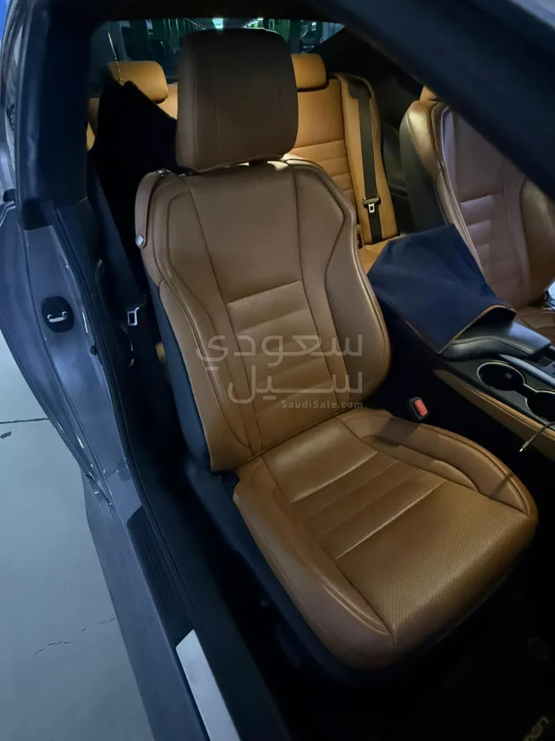 2019 لكزس أر سي 350