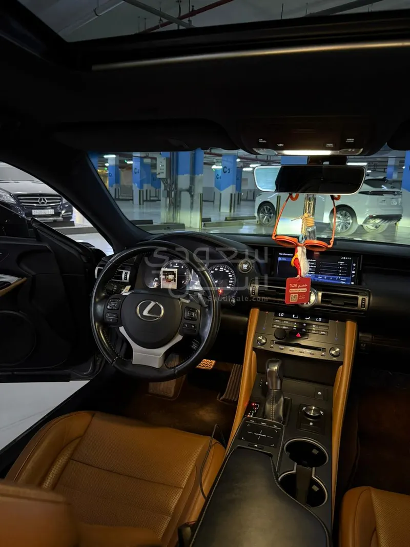 2019 لكزس أر سي 350