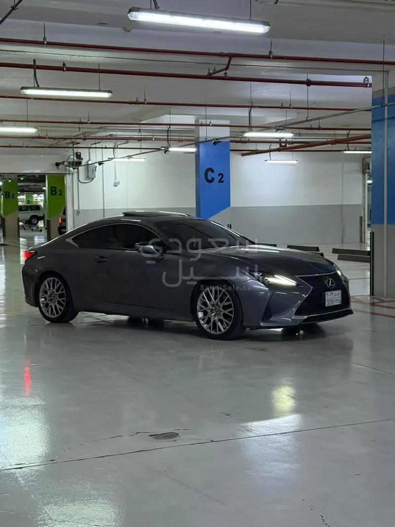 2019 لكزس أر سي 350