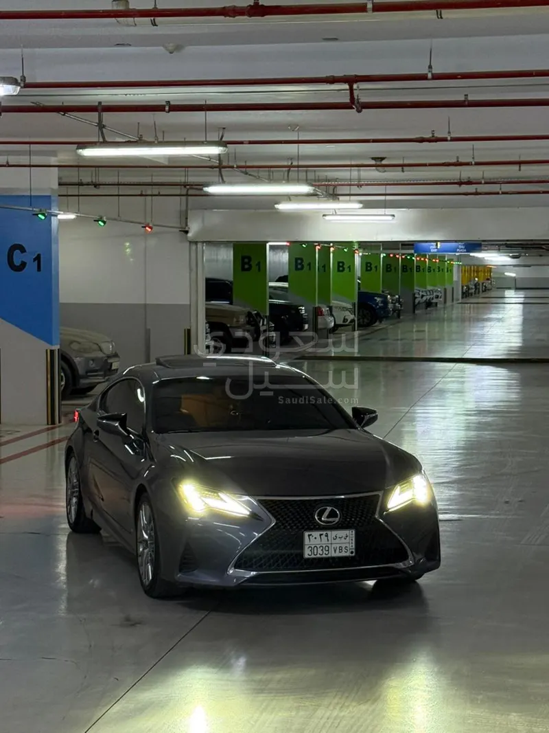 2019 لكزس أر سي 350