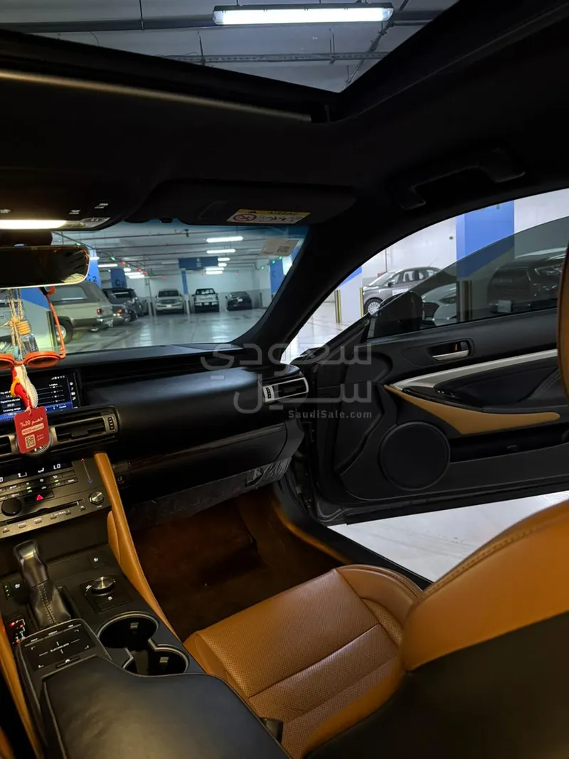 2019 لكزس أر سي 350