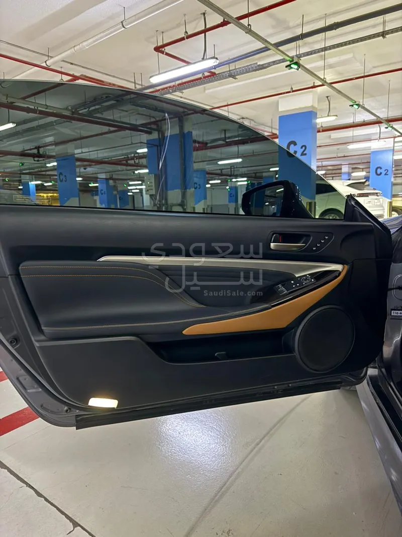 2019 لكزس أر سي 350