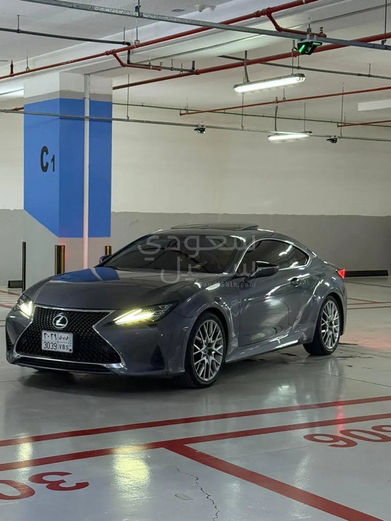 2019 لكزس أر سي 350