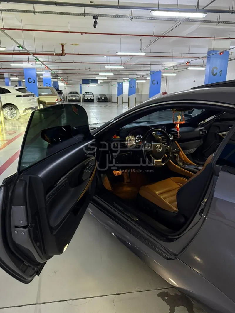 2019 لكزس أر سي 350