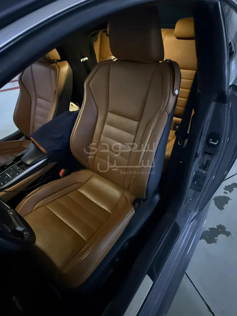 2019 لكزس أر سي 350