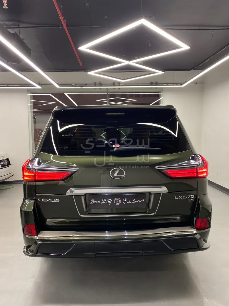 2021 لكزس إل إكس 570 اس
