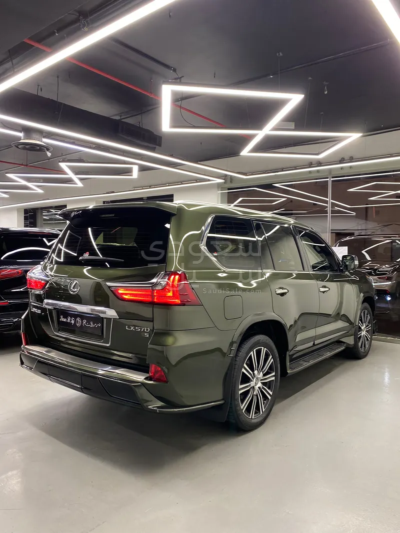 2021 لكزس إل إكس 570 اس